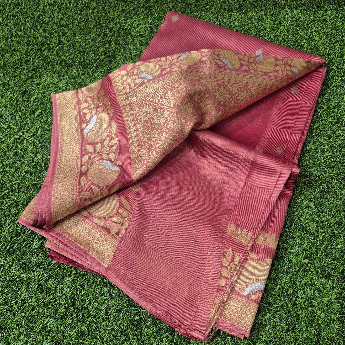 Pure Banarasi Mashru silk with grand silver n gold weaving