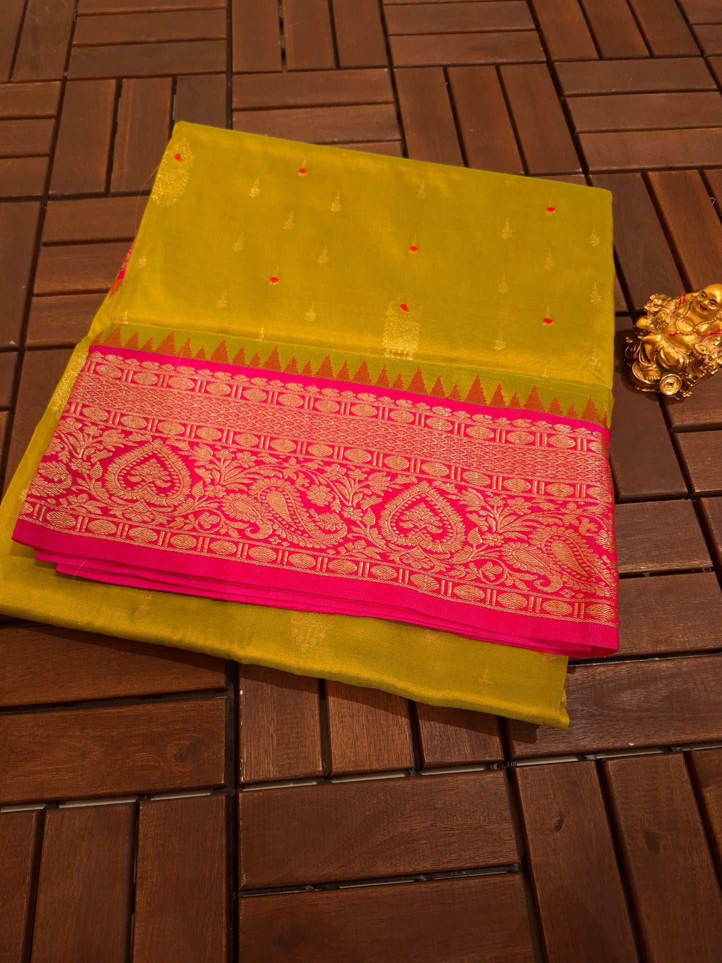 Elegnat Yellow n Pink Narayanapet pattu saree with traditional borders and rich pallu