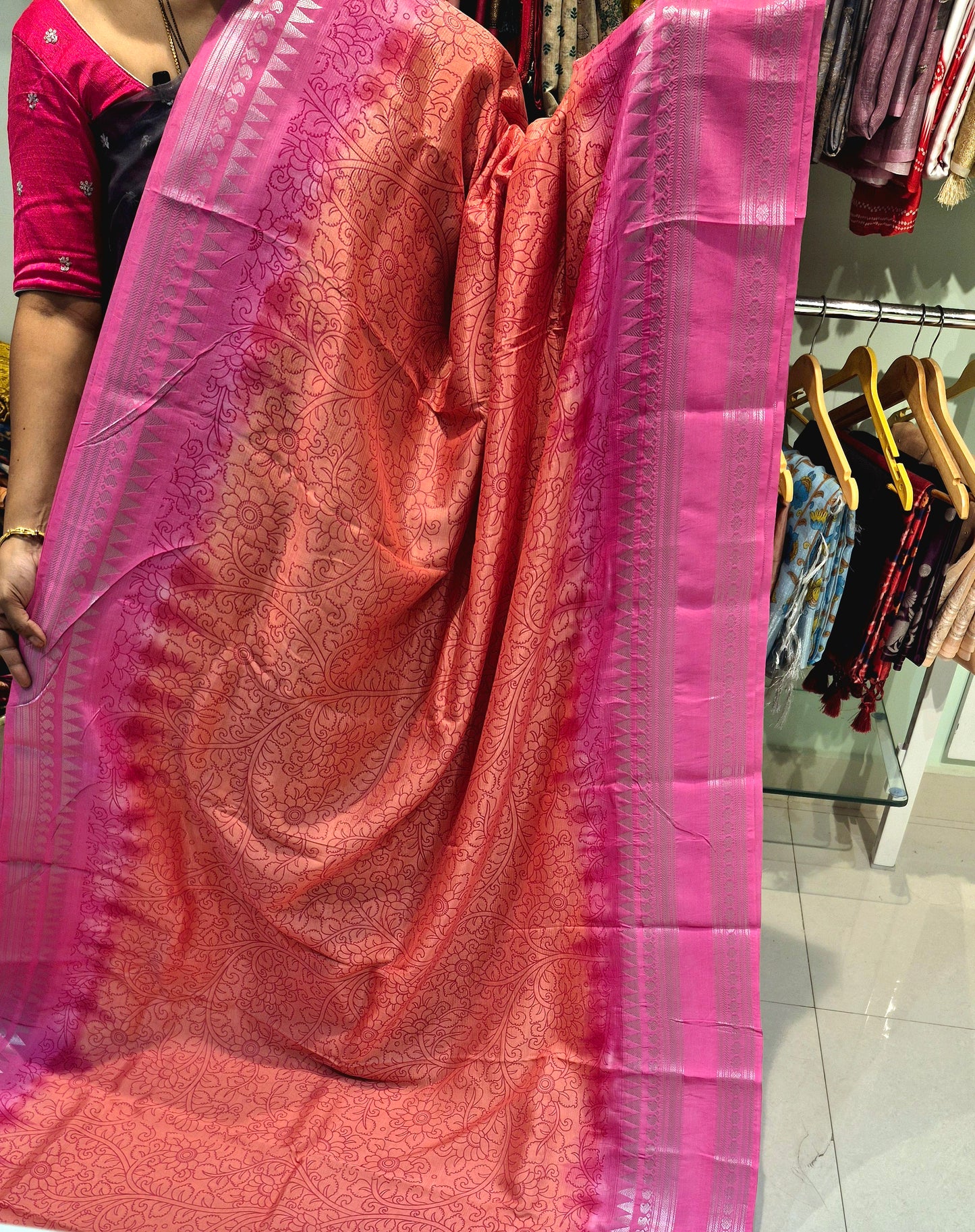 Elegant Mangalagiri silk with penkalamkari design allover and contrast kanchi weaving borders