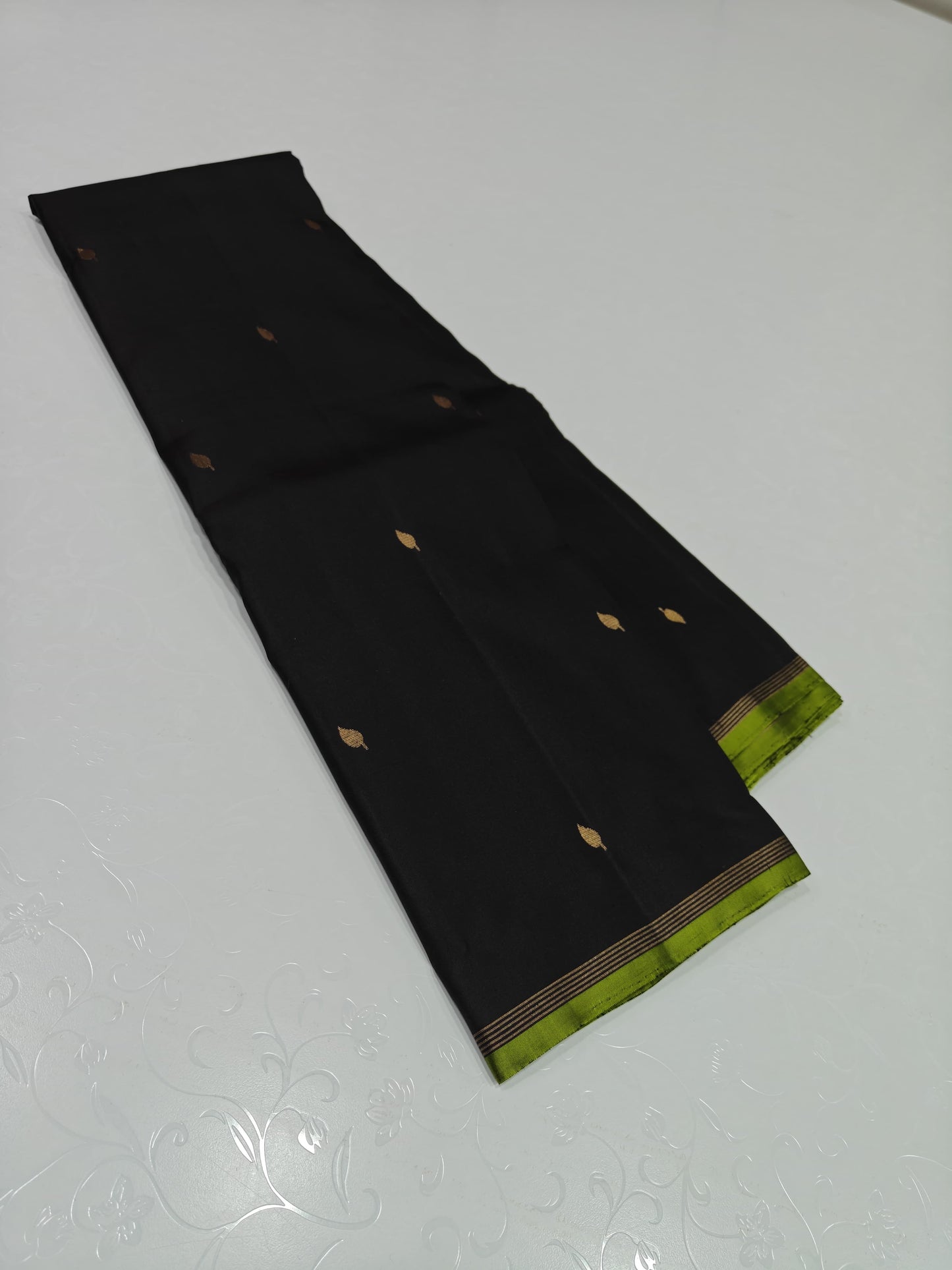 Pure handloom Vintage Kanchipuram Silk (Dark Brown with green colour)